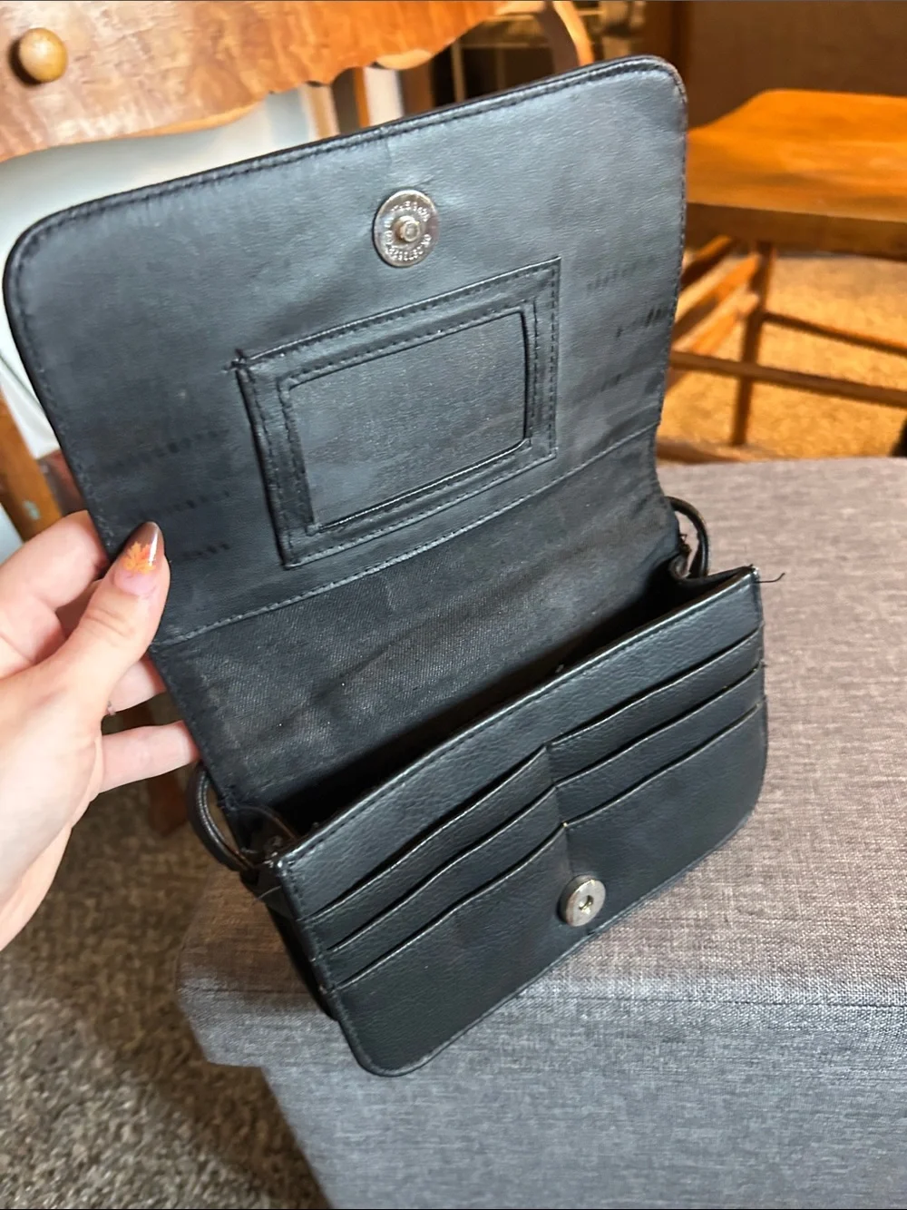 Faded Glory compact black